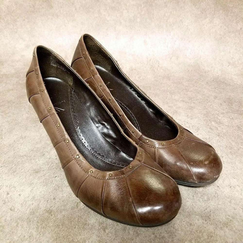 White Mountain Women's Brown Leather Slip On Round Toe Wedge Heels